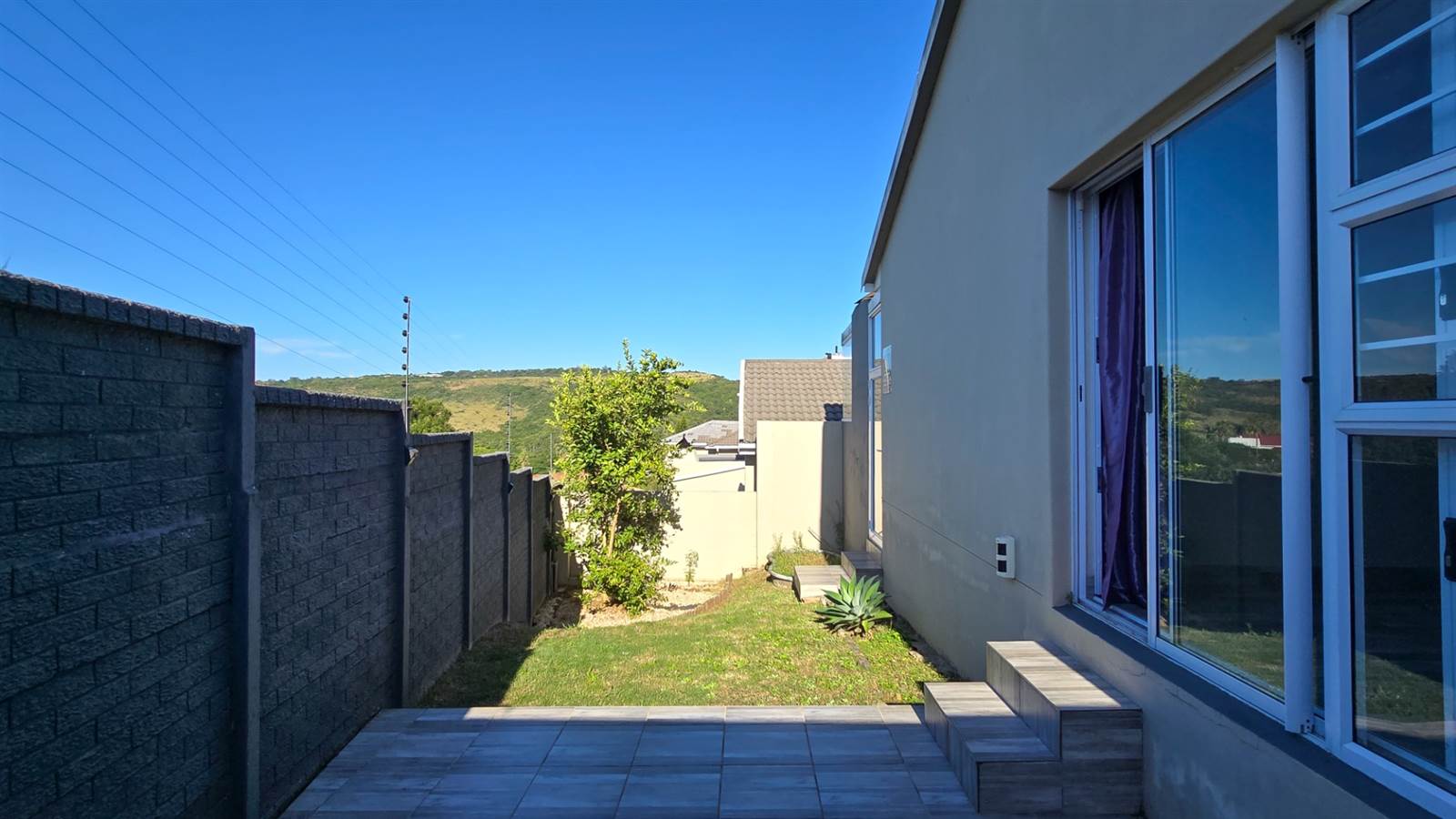 2 Bed Townhouse in Nahoon Valley Park photo number 15