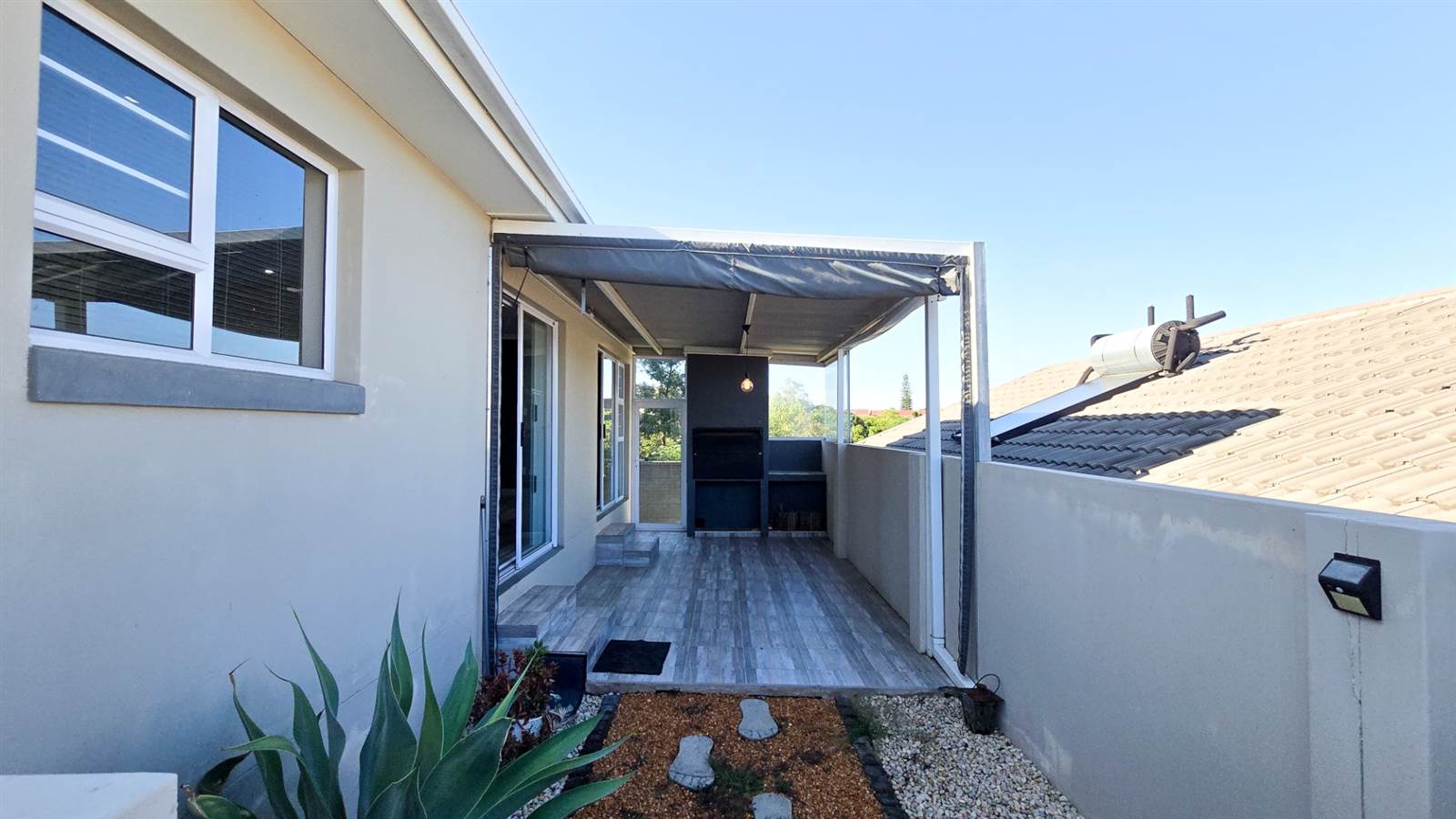 2 Bed Townhouse in Nahoon Valley Park photo number 7