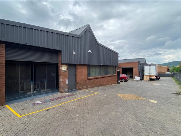 370  m² Industrial space