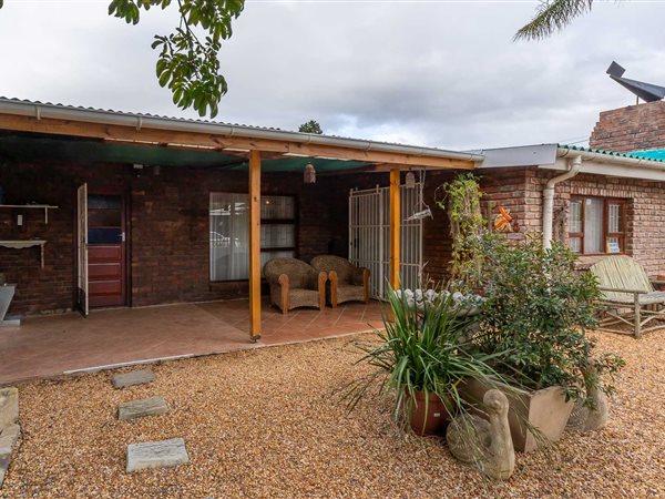 4 Bedroom House 4 Bedroom House