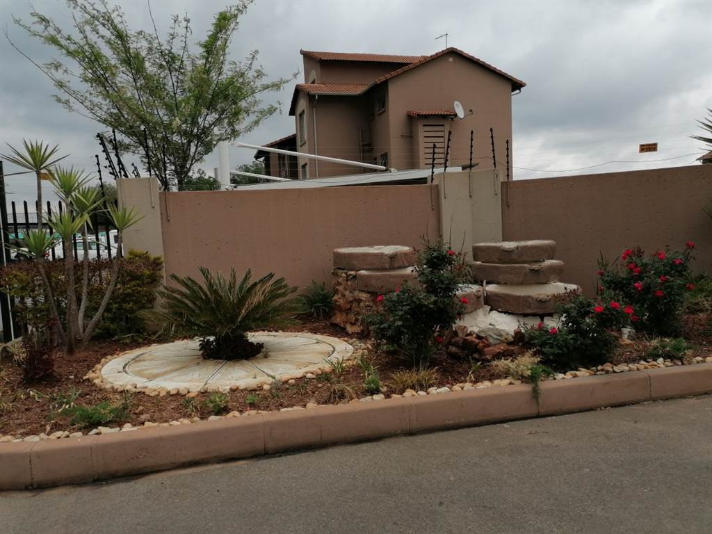 2 Bed Townhouse in Benoni CBD photo number 1