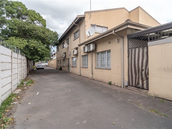 16 Bed House in Clairwood