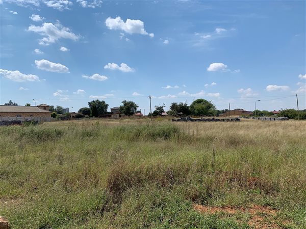 1017 m² Land available in Kookrus