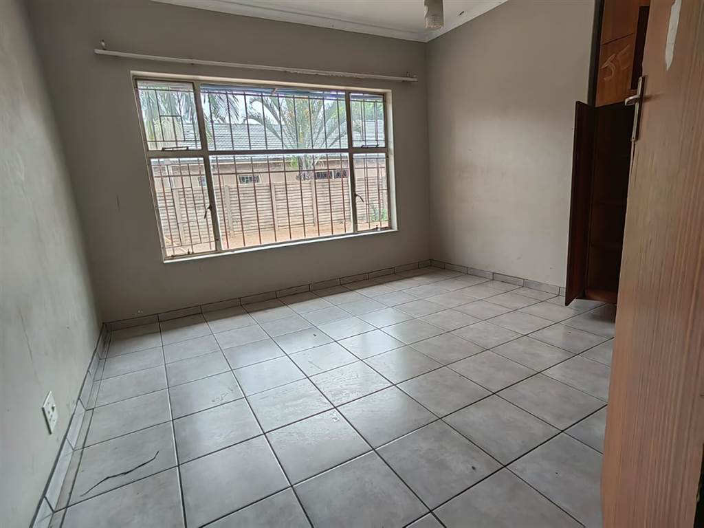 3 Bed House in Pretoria North photo number 20