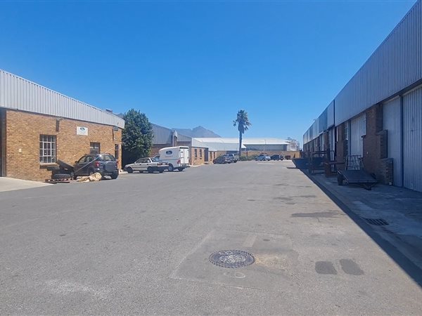 405  m² Industrial space in Epping
