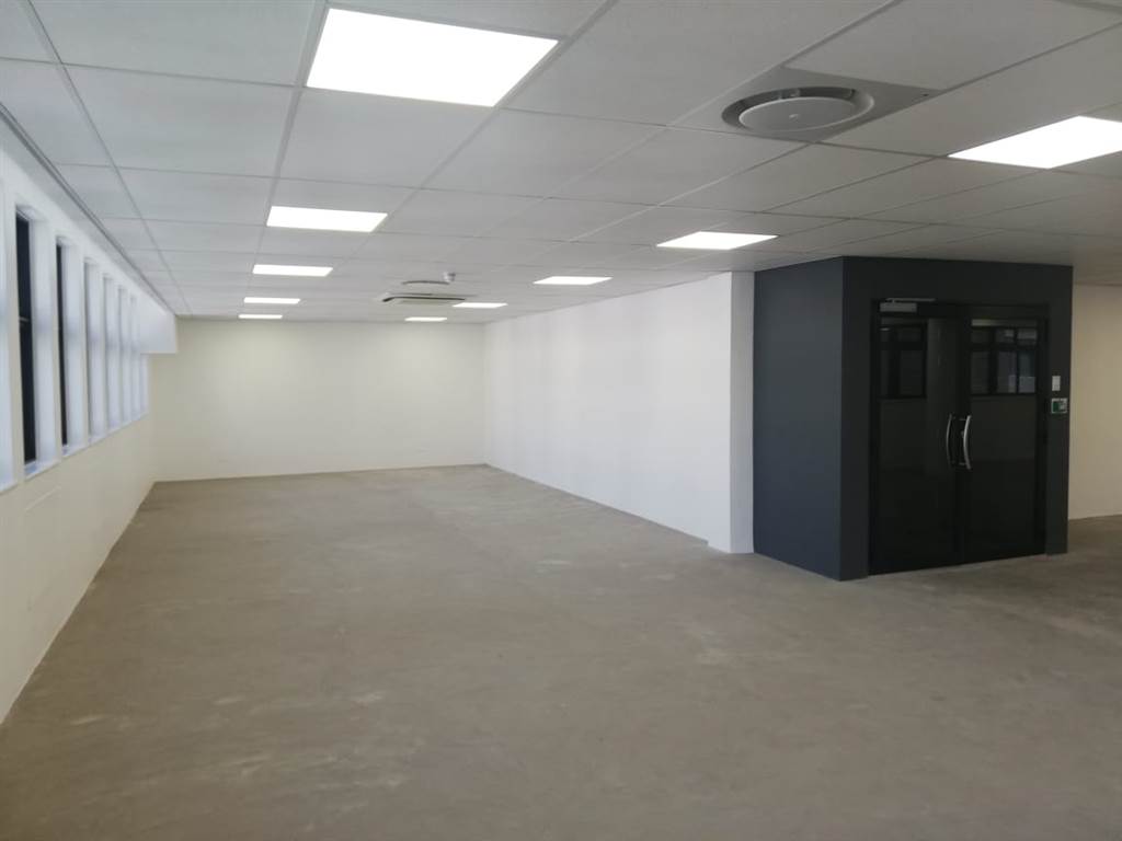 335  m² Office Space in Cape Town City Centre photo number 10