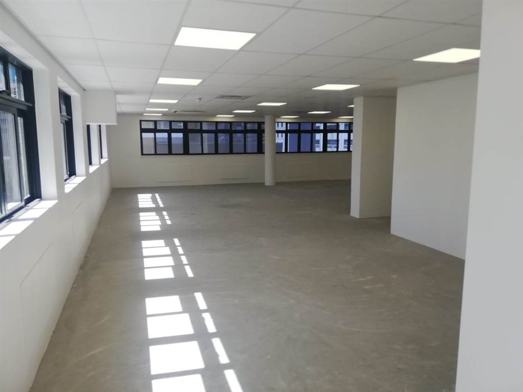 335  m² Office Space in Cape Town City Centre photo number 14