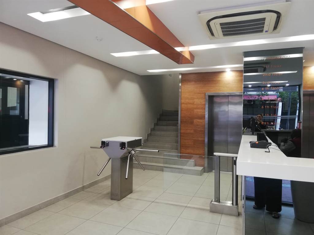 335  m² Office Space in Cape Town City Centre photo number 2