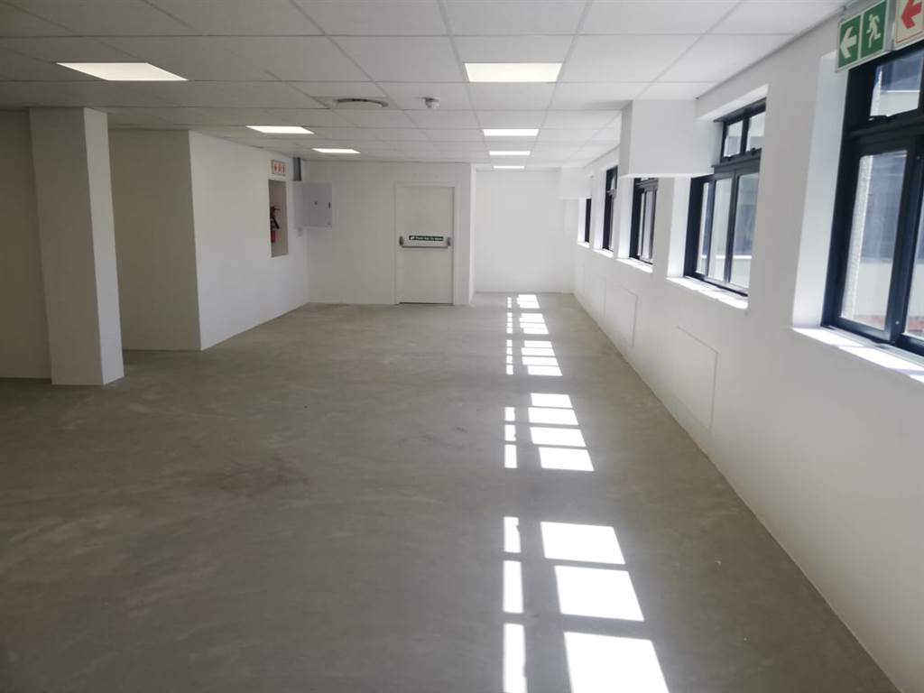 335  m² Office Space in Cape Town City Centre photo number 7