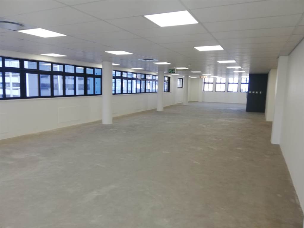 335  m² Office Space in Cape Town City Centre photo number 3
