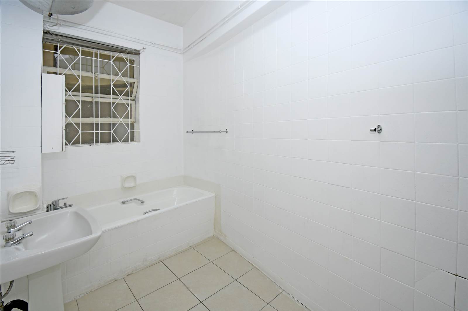1 Bed Apartment in Houghton Estate photo number 14