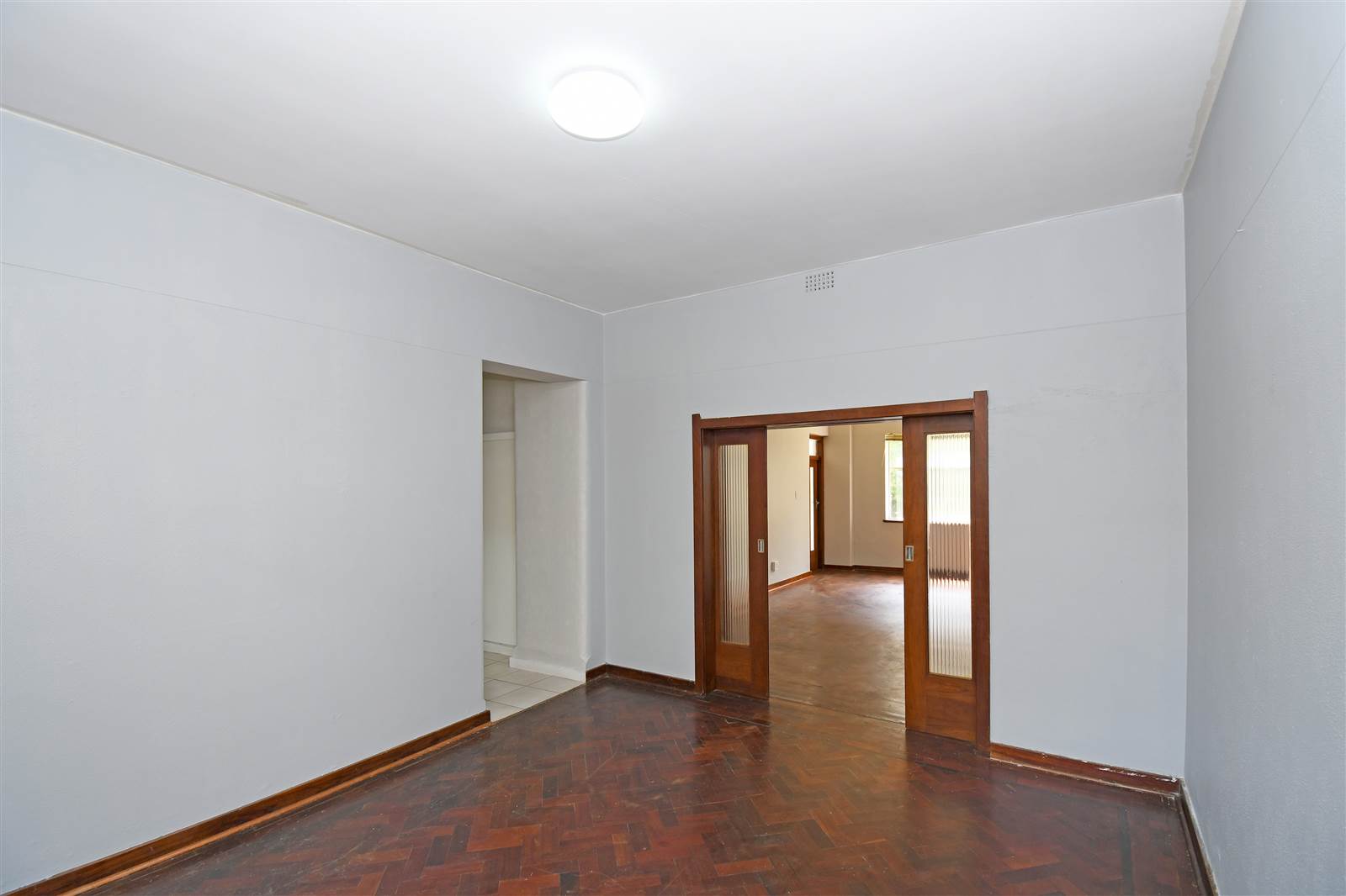 1 Bed Apartment in Houghton Estate photo number 9