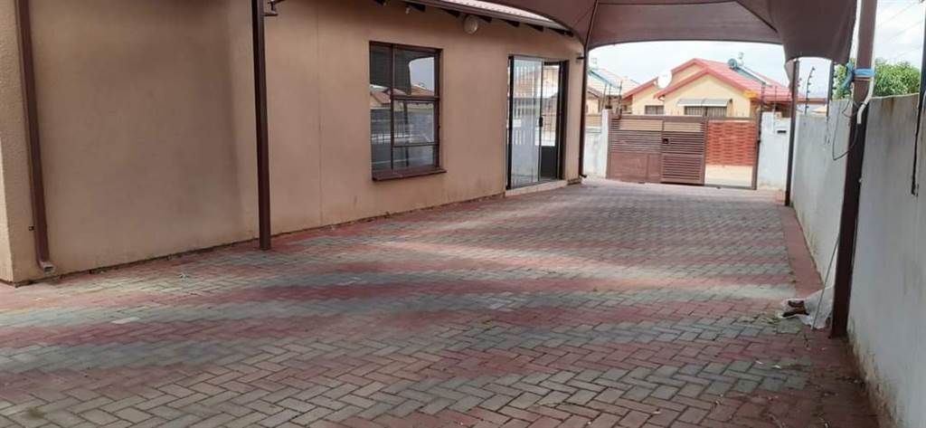 3 Bed House in Soshanguve photo number 28