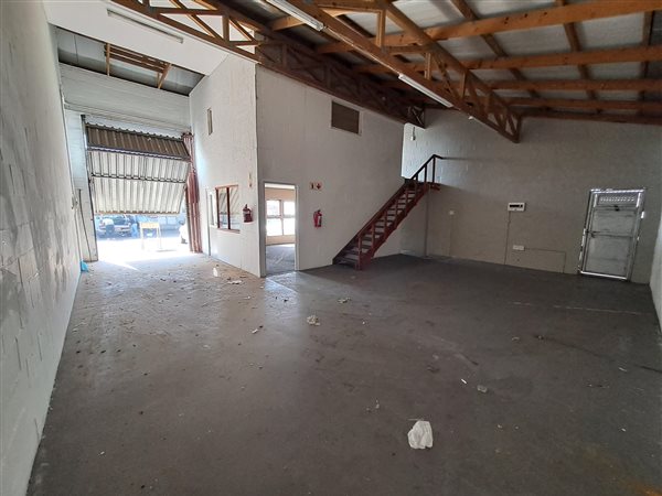 134  m² Industrial space in Maitland