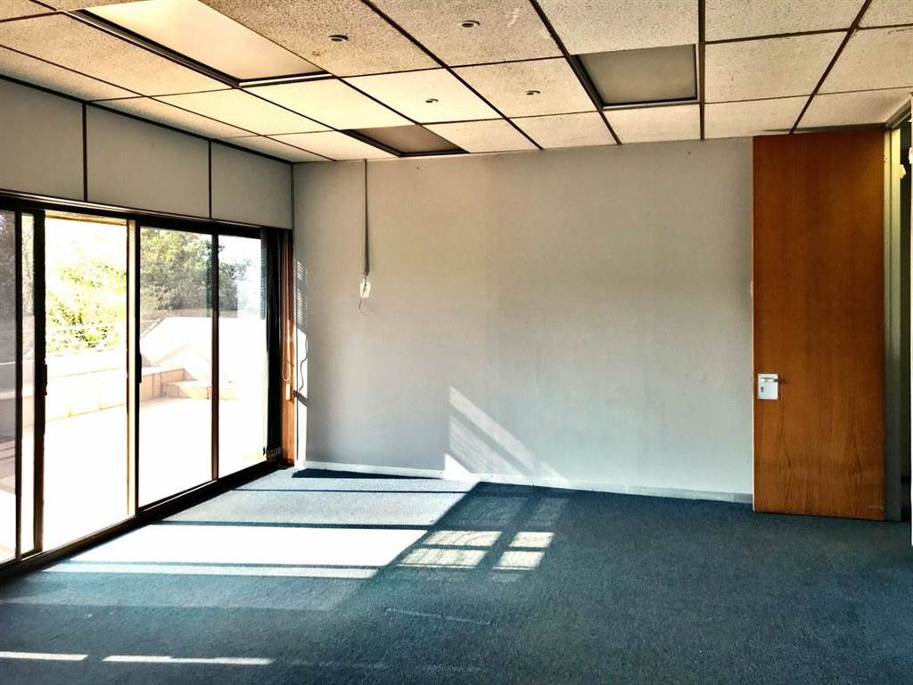 217  m² Office Space in Bedfordview photo number 5
