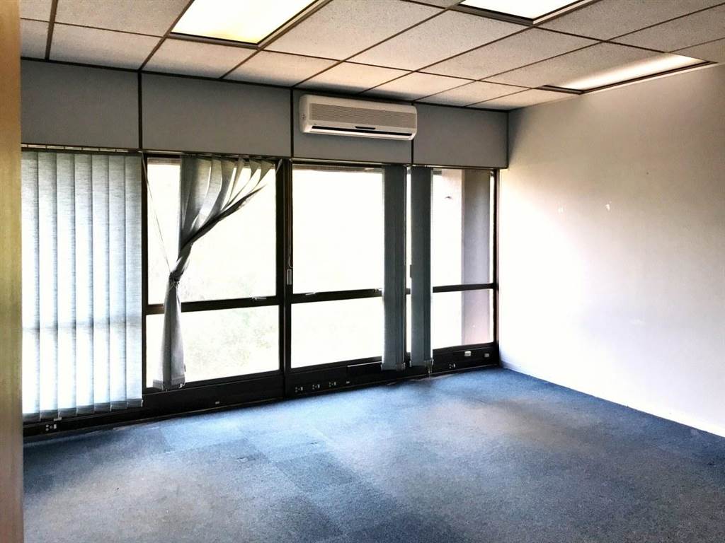 217  m² Office Space in Bedfordview photo number 11