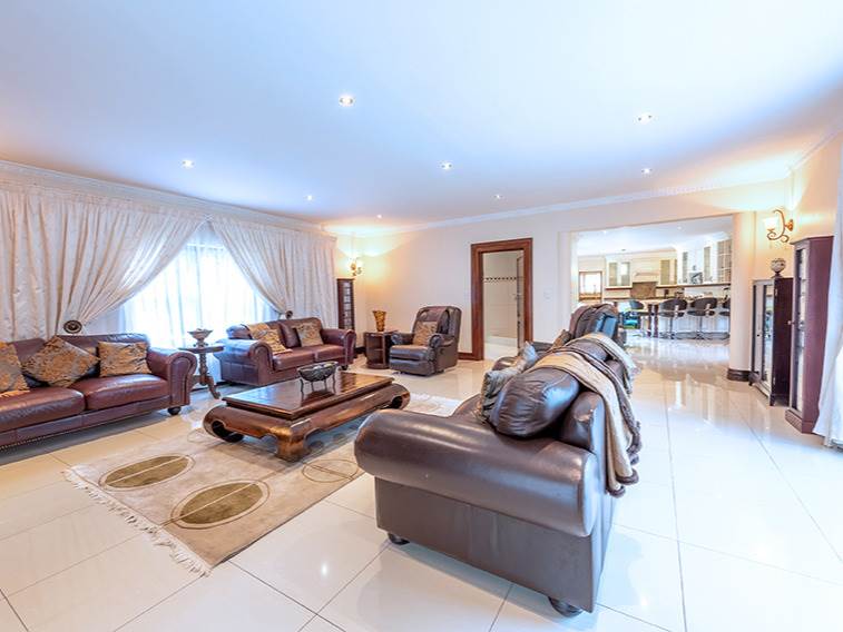 6 Bed House in Bryanston photo number 13