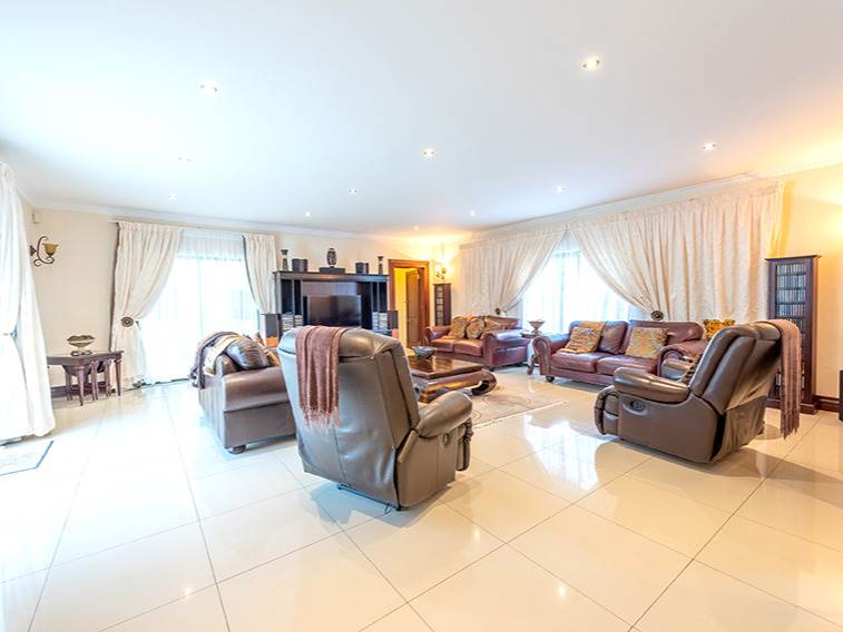 6 Bed House in Bryanston photo number 11