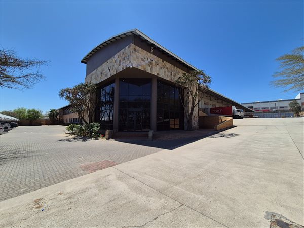 8 500  m² Industrial space