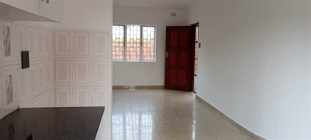 2 Bed Apartment in Newlands East photo number 14