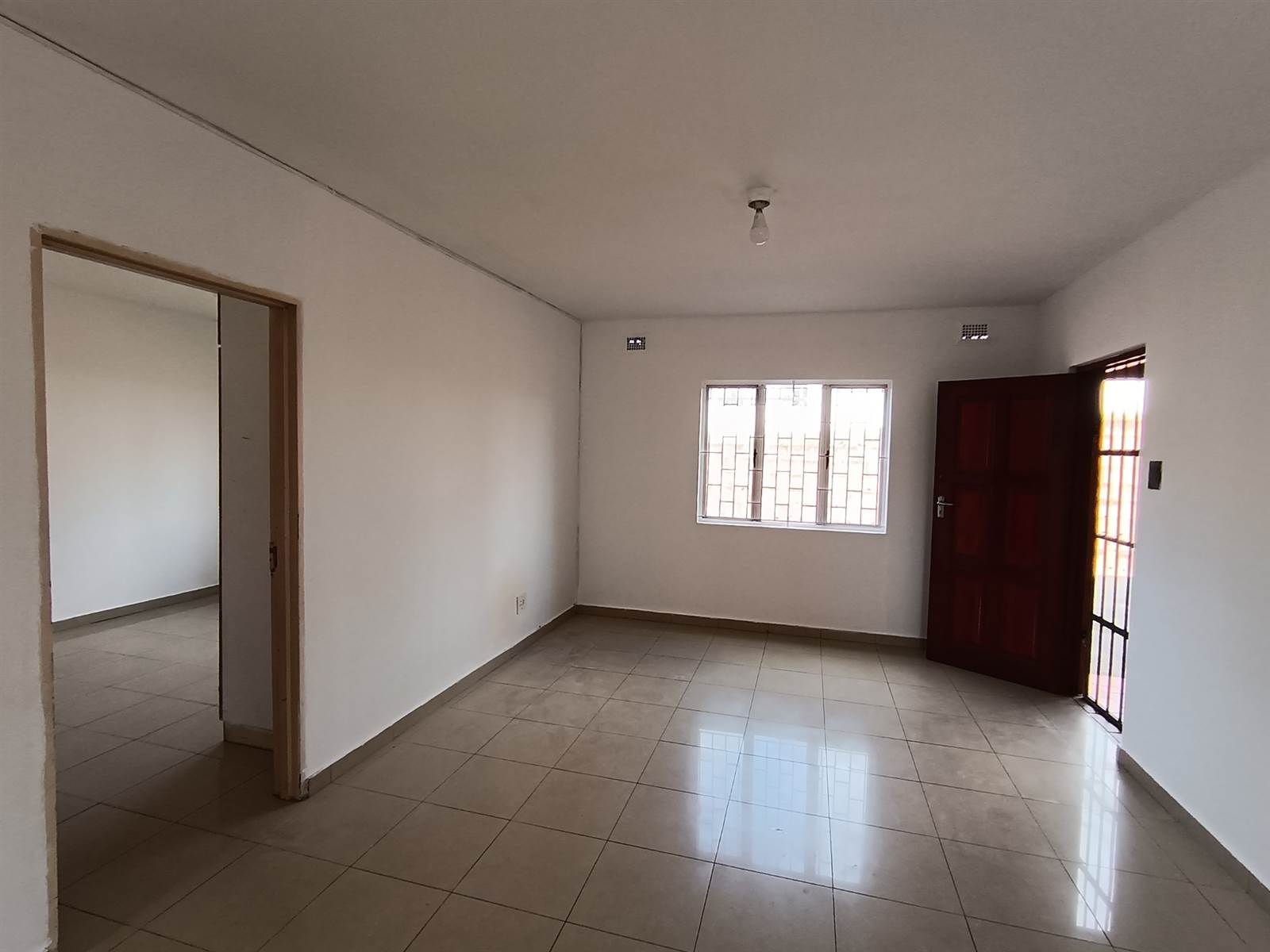 2 Bed Apartment in Newlands East photo number 3