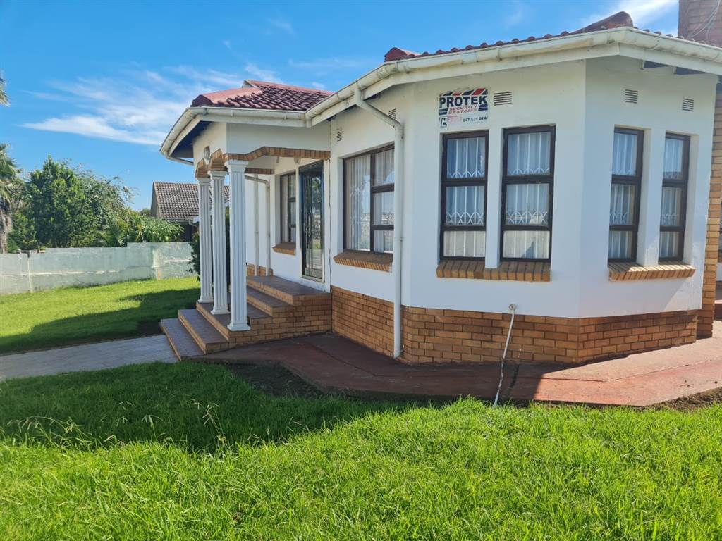 5 Bed House in Southernwood photo number 2