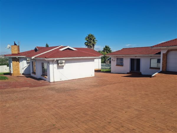 5 Bed House in Southernwood