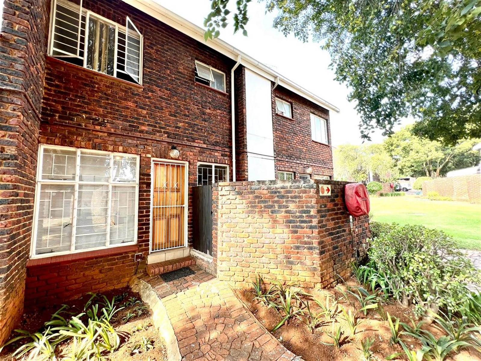 2 Bed Townhouse in Garsfontein photo number 20