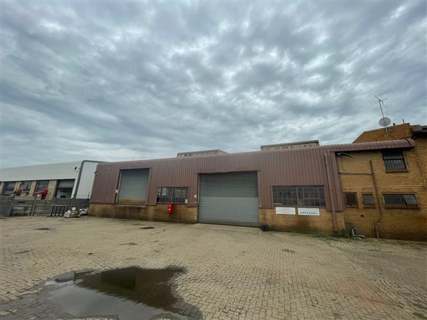 880  m² Industrial space in Jet Park
