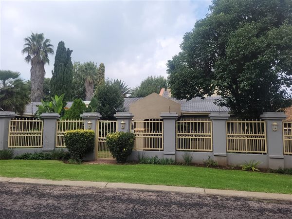 4 Bedroom House 4 Bedroom House