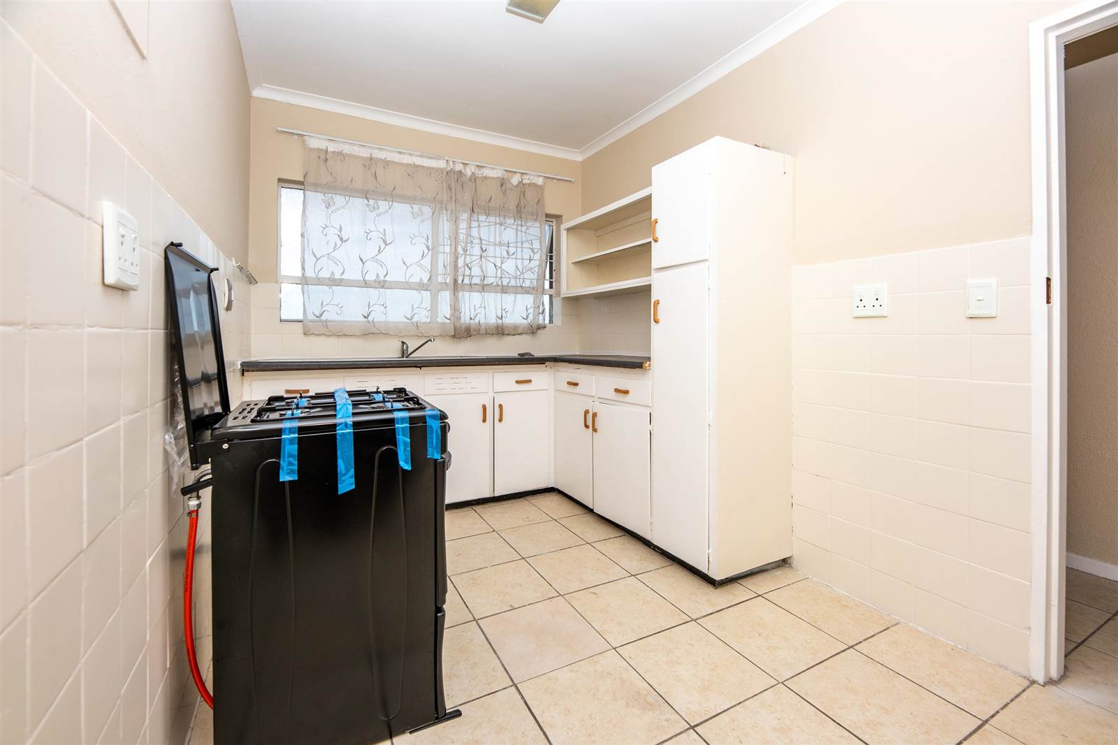 3 Bed Apartment in Parow Valley photo number 6