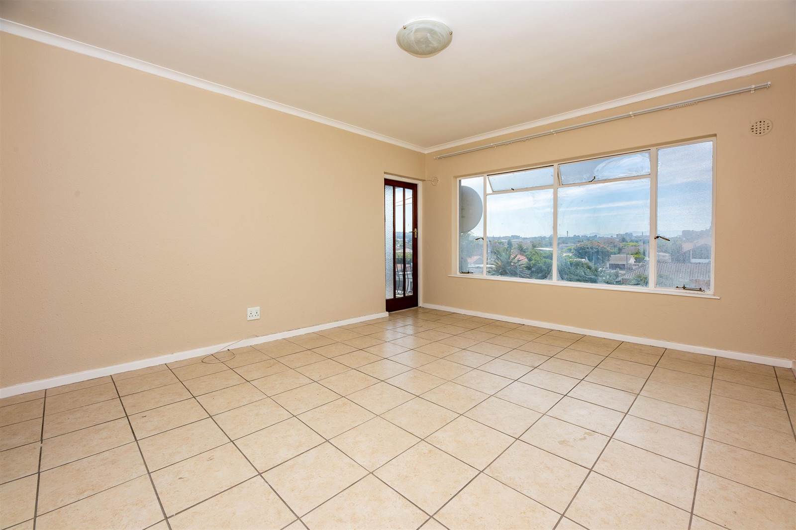 3 Bed Apartment in Parow Valley photo number 3