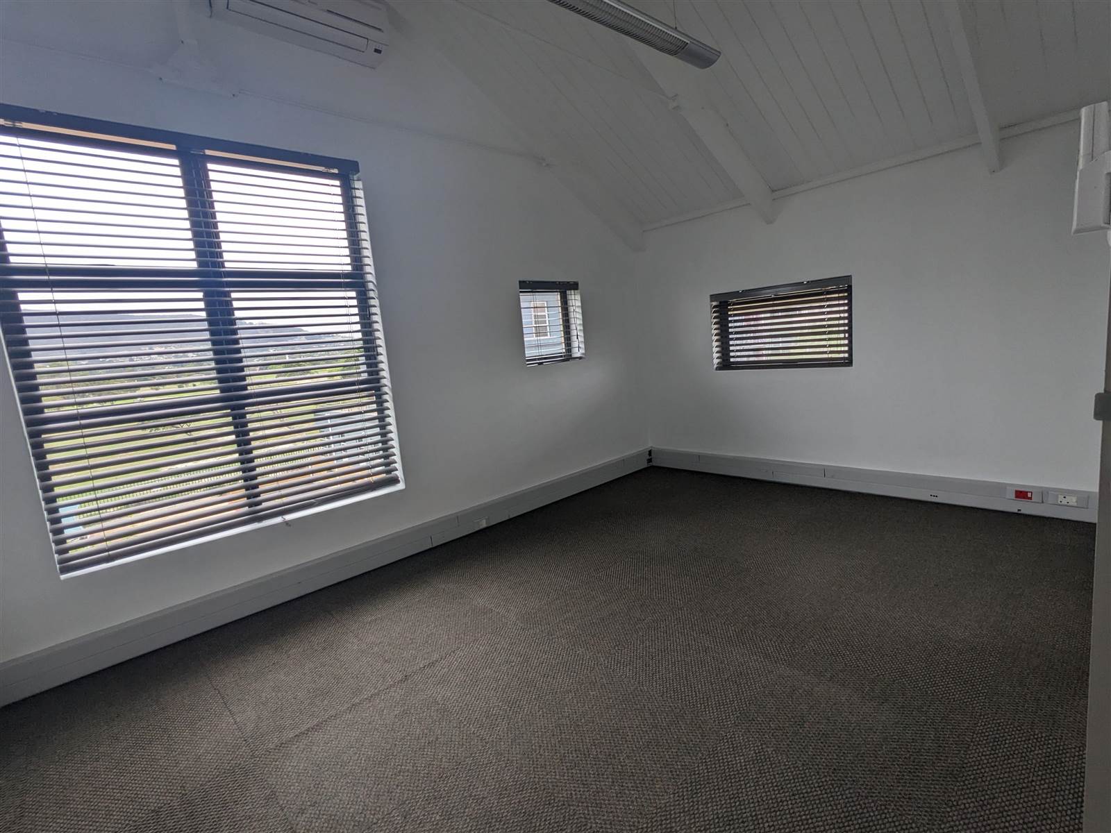 183  m² Commercial space in N1 City photo number 18