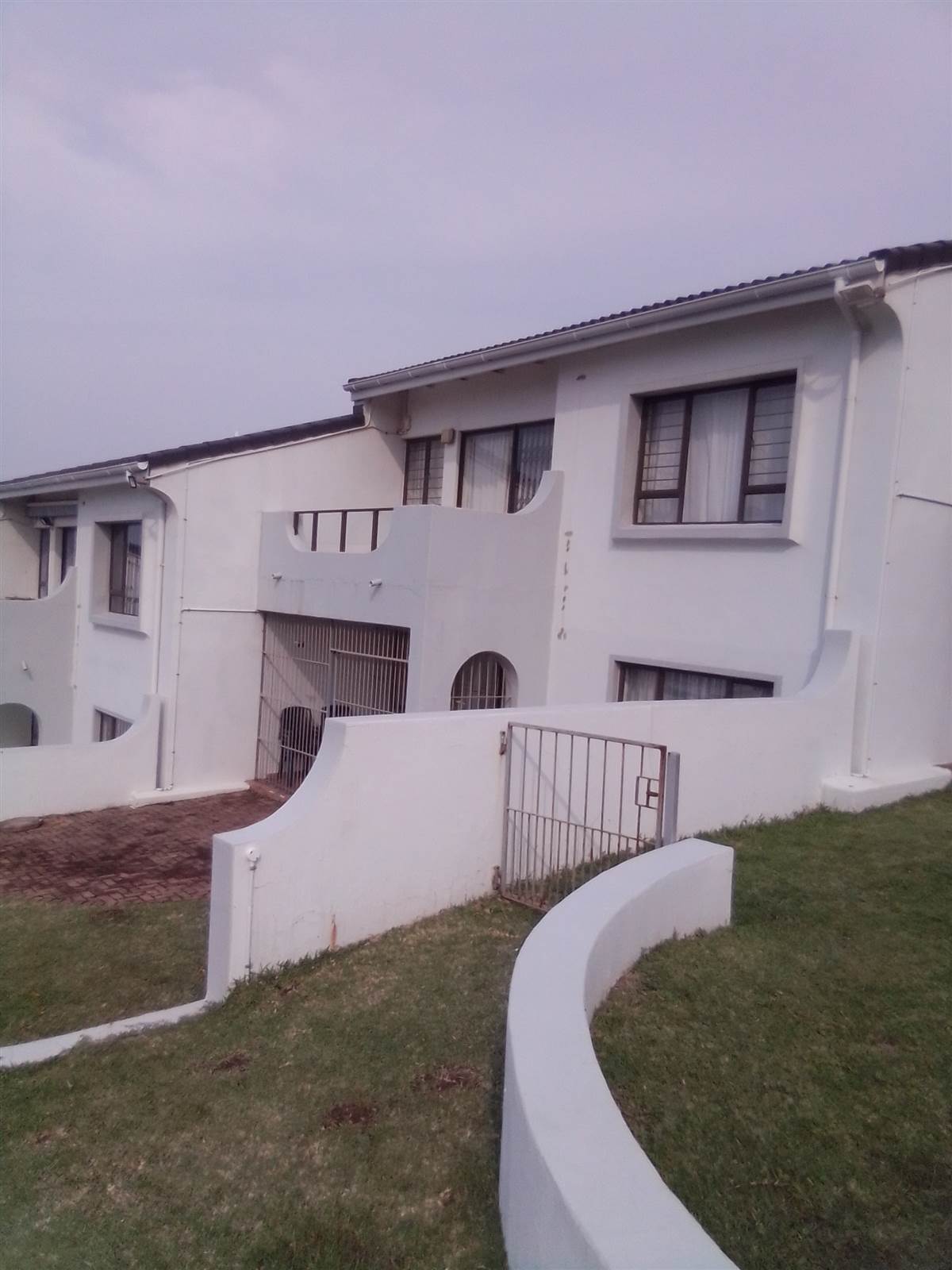 2 Bed Flat in Uvongo photo number 1