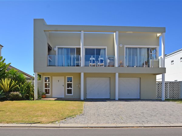 4 Bed House in Waves Edge