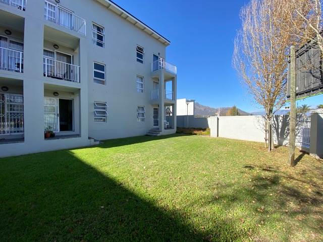 1 Bed Apartment in Klein Parys photo number 18