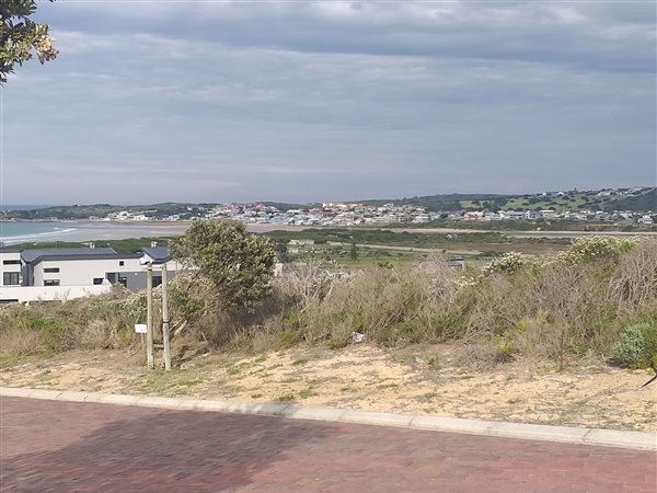 512 m² Land available in Stilbaai