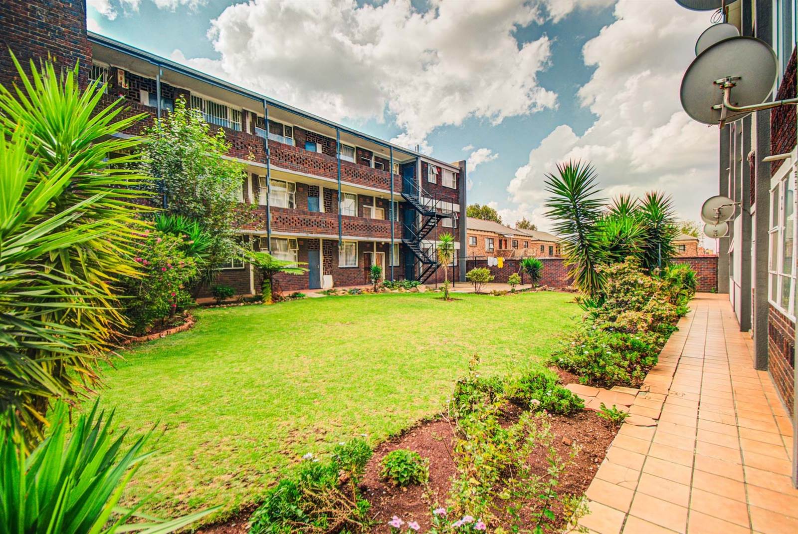 2 Bed Apartment in Benoni Central photo number 14