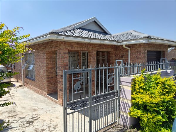 4 Bedroom House 4 Bedroom House