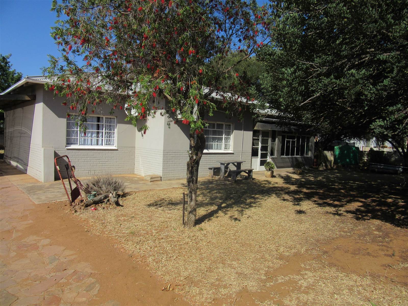 3 Bed House in Vryburg photo number 2