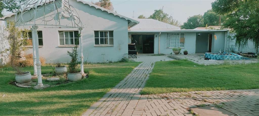 5 Bed House in Kroonstad photo number 3