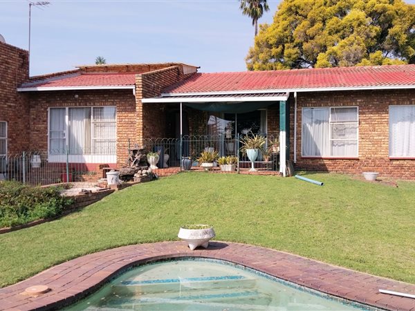 4 Bedroom House 4 Bedroom House