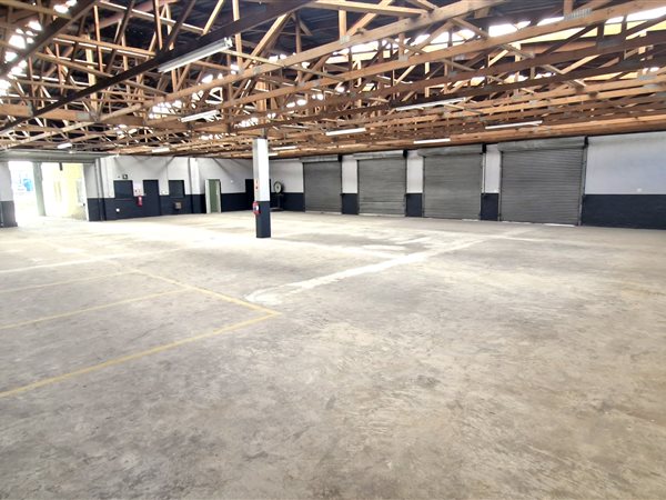 983  m² Industrial space