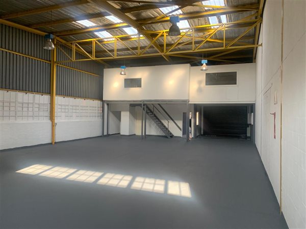 301  m² Industrial space