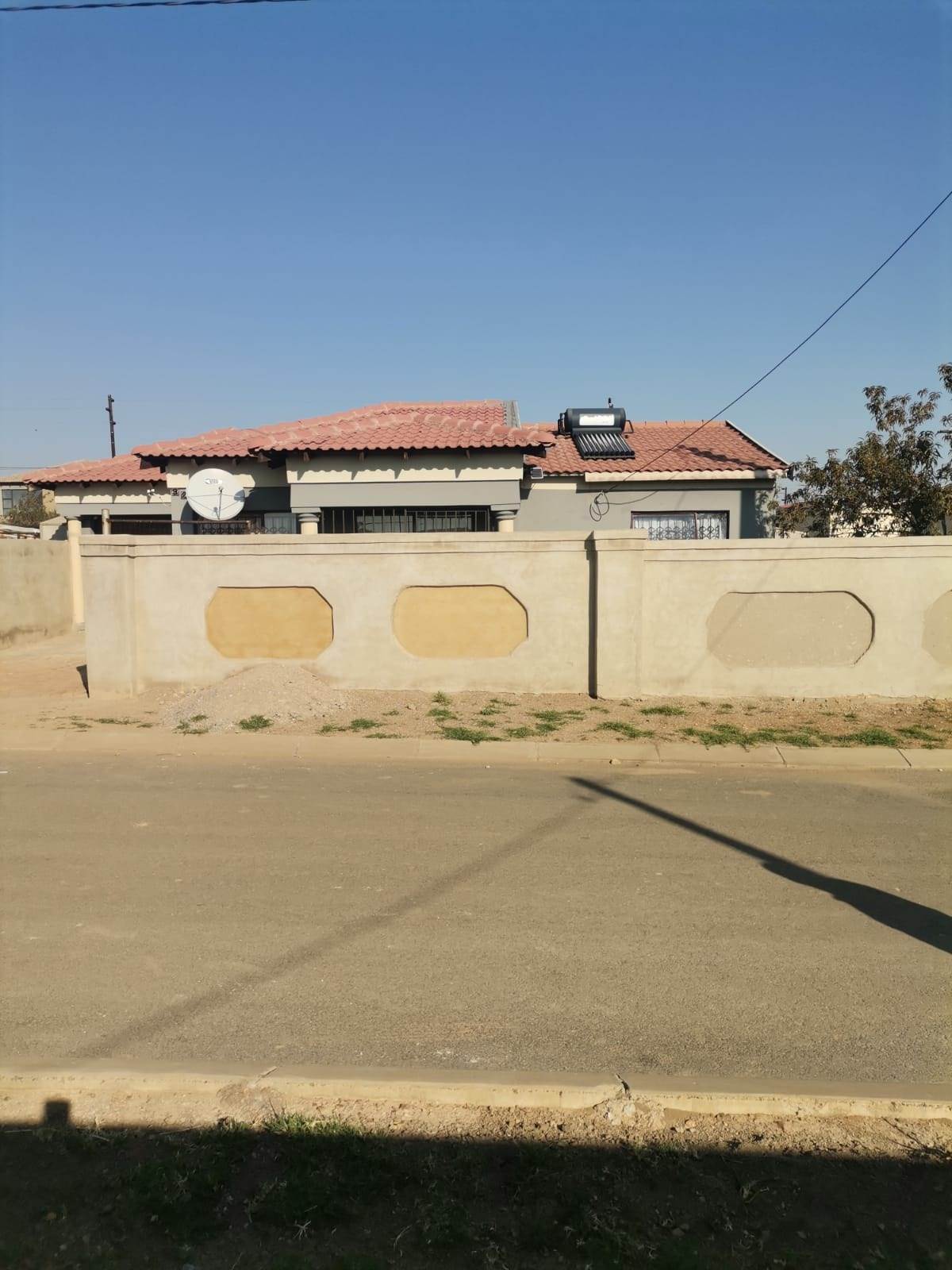 3 Bed House in Orange Farm photo number 15