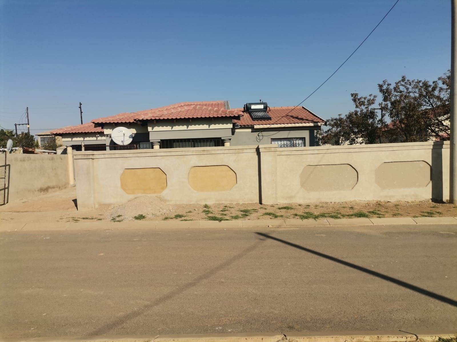 3 Bed House in Orange Farm photo number 12