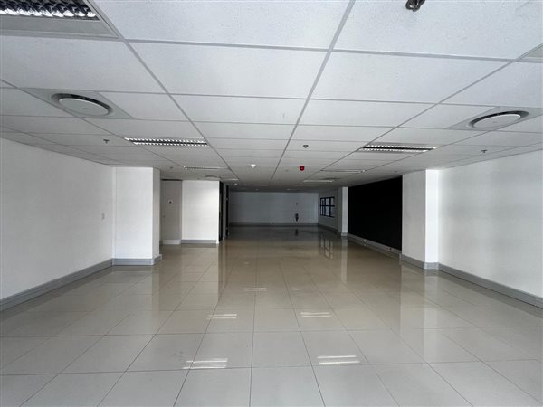 186  m² Commercial space