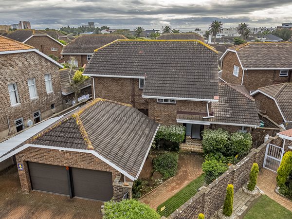 4 Bedroom Townhouse 4 Bedroom Townhouse
