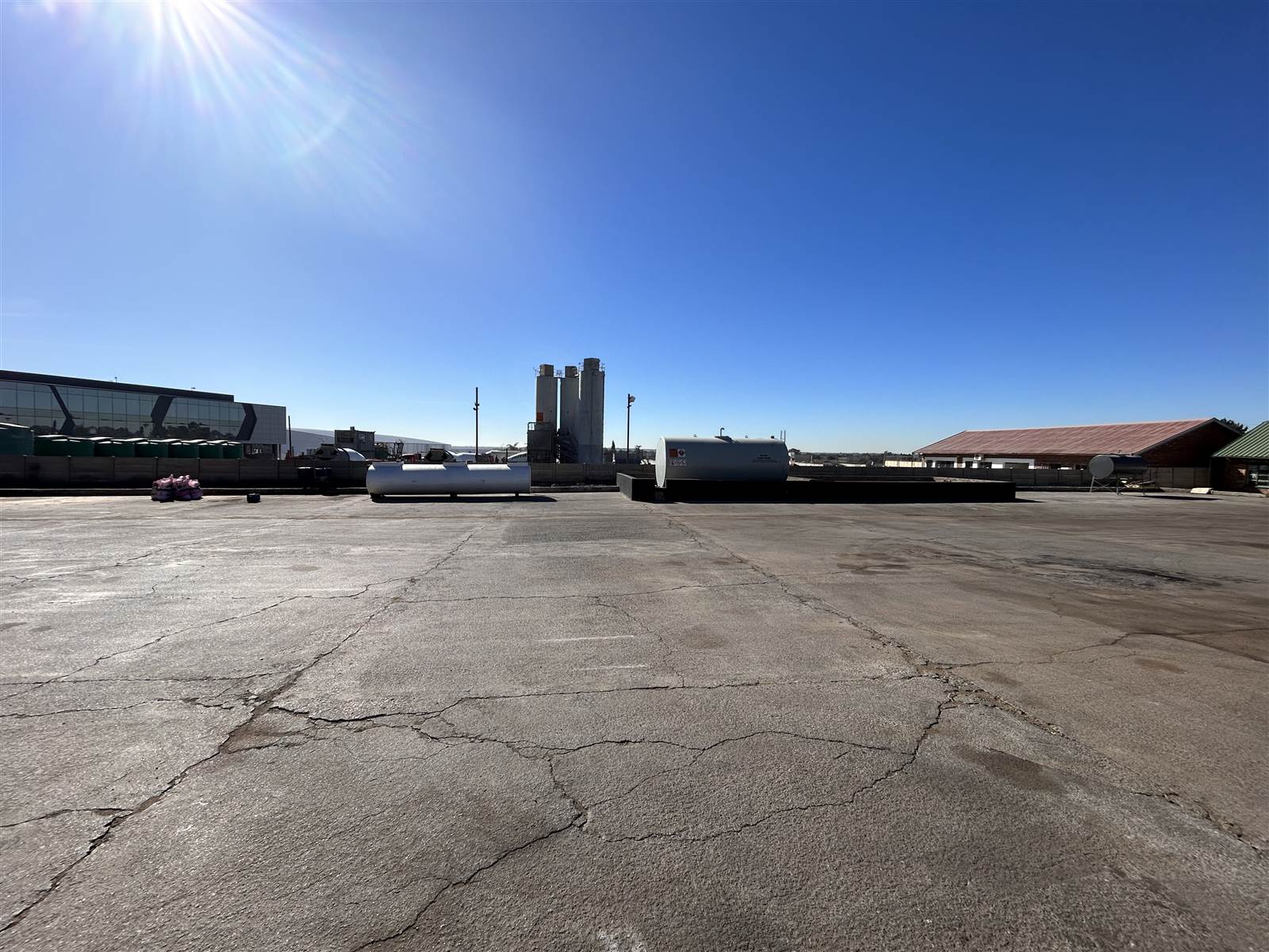 570  m² Industrial space in Pomona photo number 2