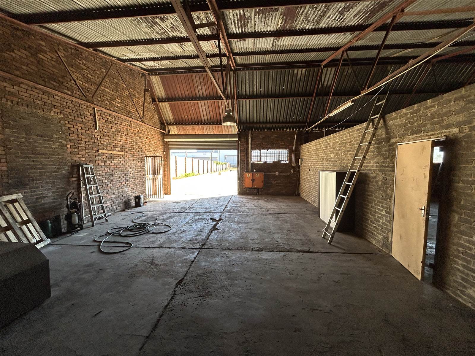 570  m² Industrial space in Pomona photo number 8